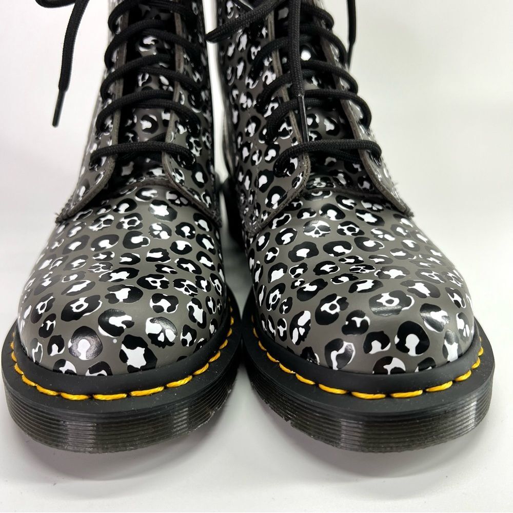 Dr. Martens Combat Boots 1460 Leopard Smooth Leather Lace Up 7 US/5UK - Picture 6 of 14